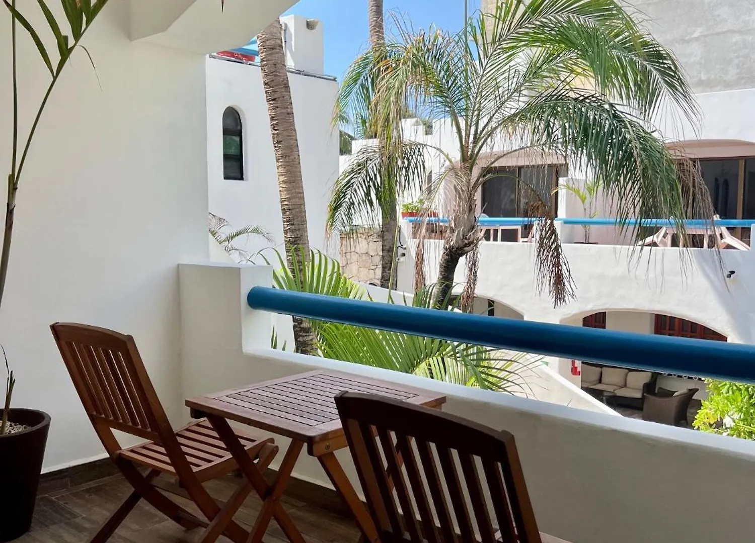 Pelicano Inn Playa Del Carmen - Beachfront Hotel Mexico