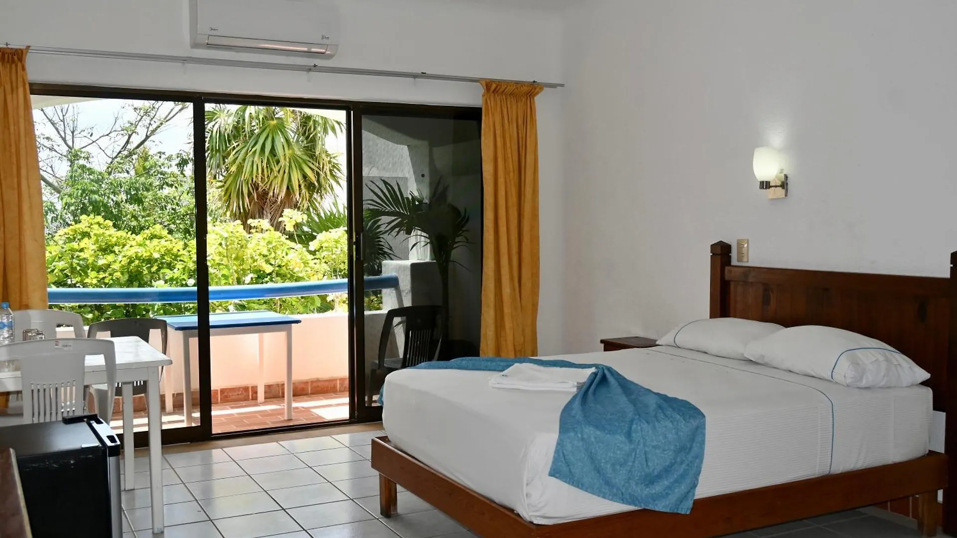 Pelicano Inn Playa Del Carmen - Beachfront Hotel 3*,  Mexico