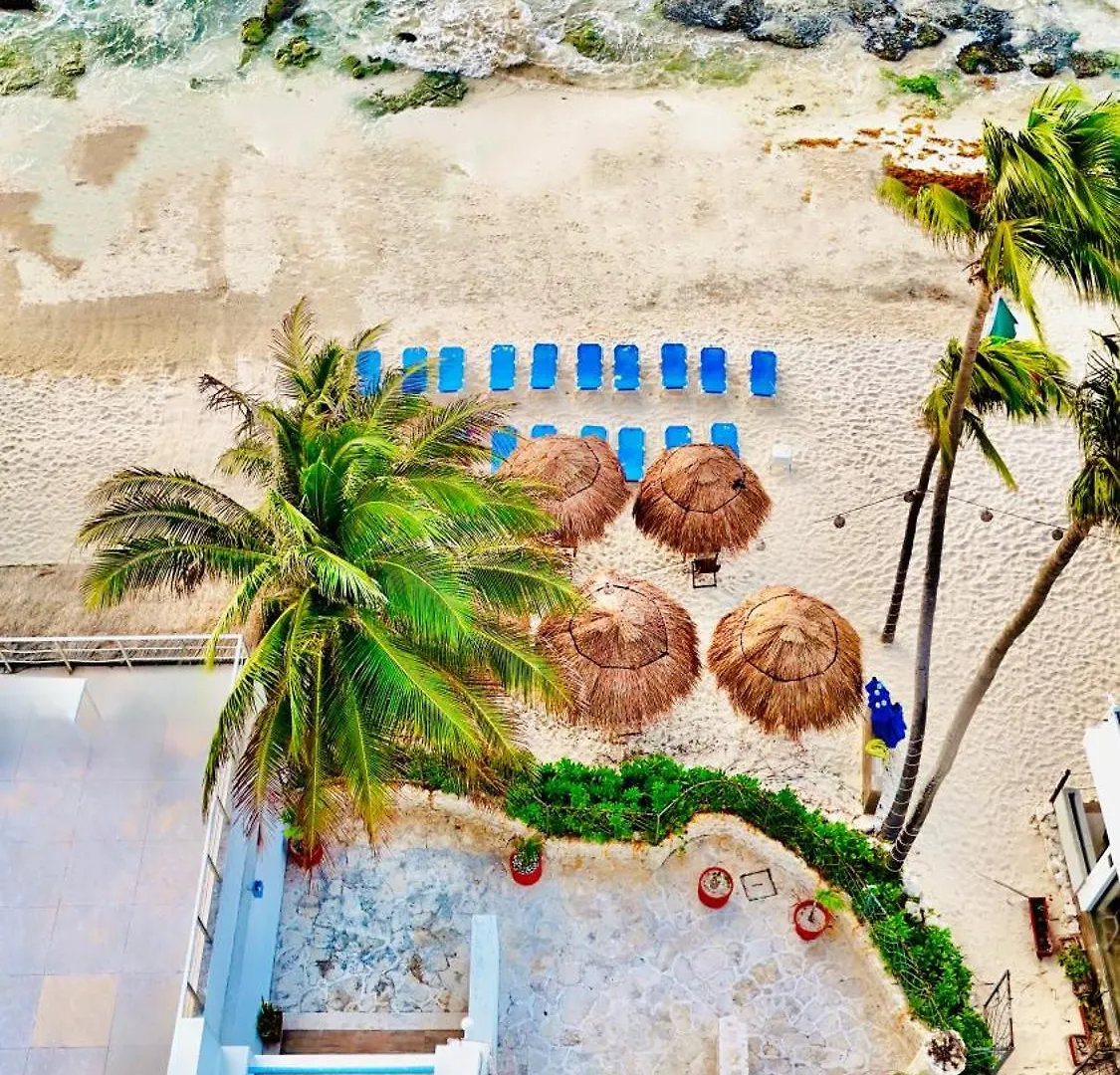 Pelicano Inn Playa Del Carmen - Beachfront Hotel location