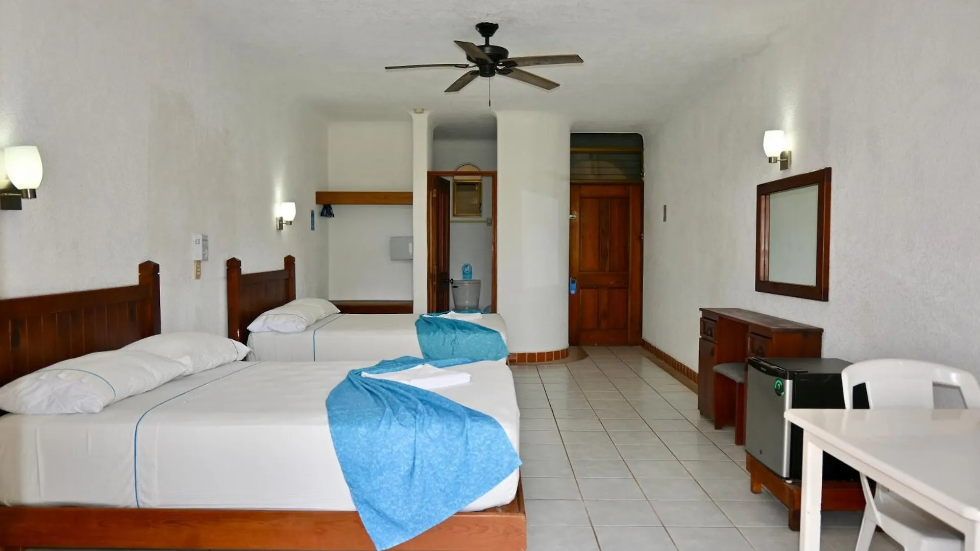 Pelicano Inn Playa Del Carmen - Beachfront Hotel Mexico