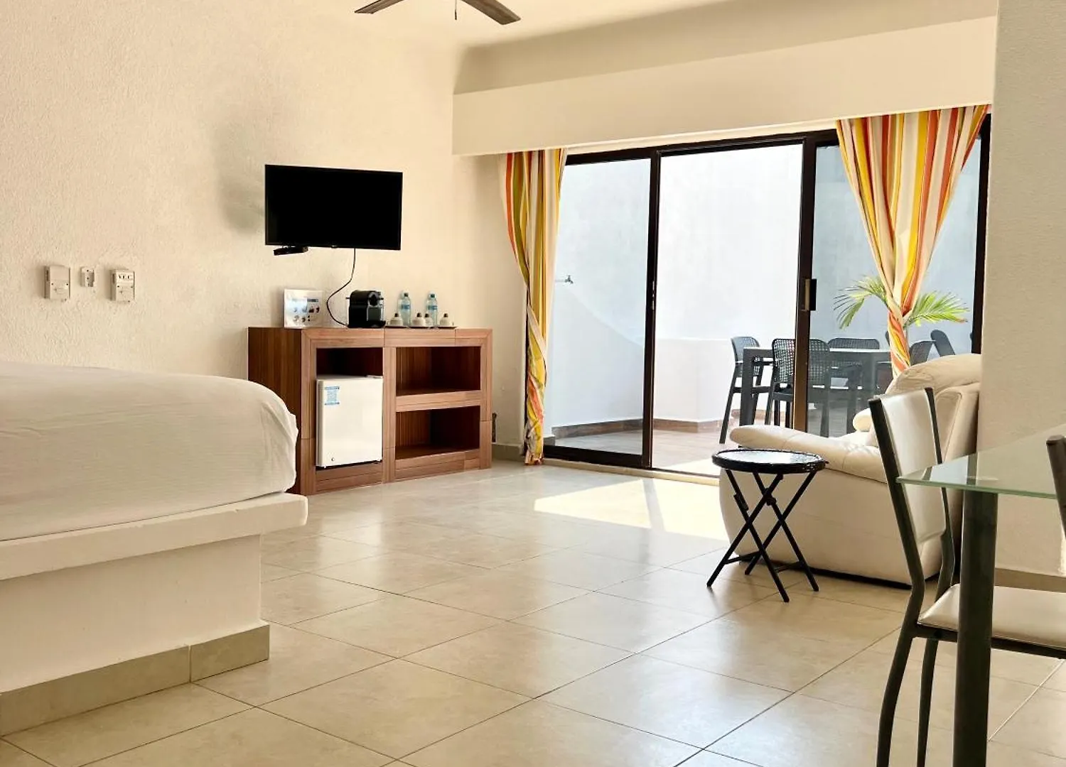 Pelicano Inn Playa Del Carmen - Beachfront Hotel 3*,  Mexico