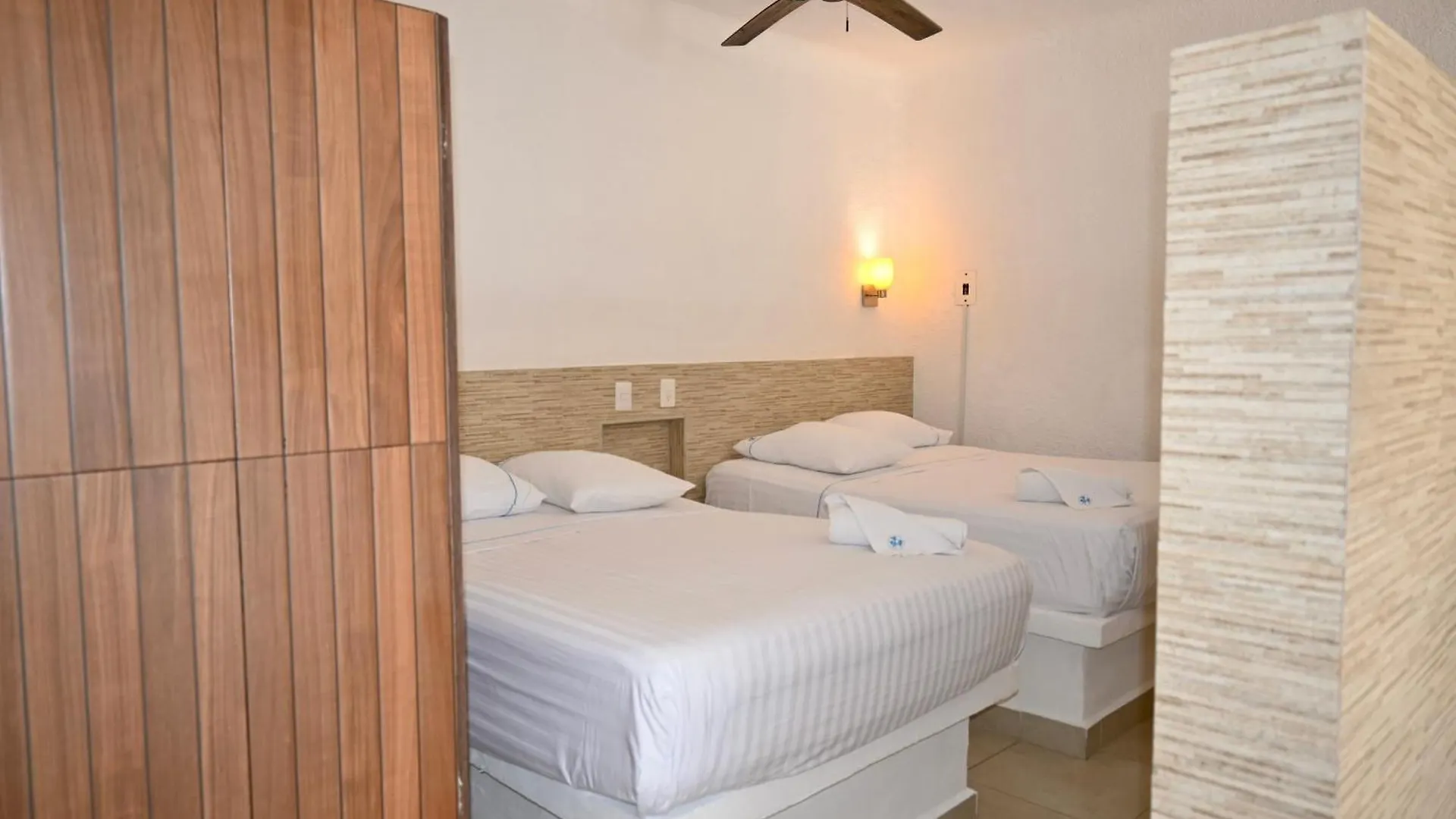 Pelicano Inn Playa Del Carmen - Beachfront Hotel