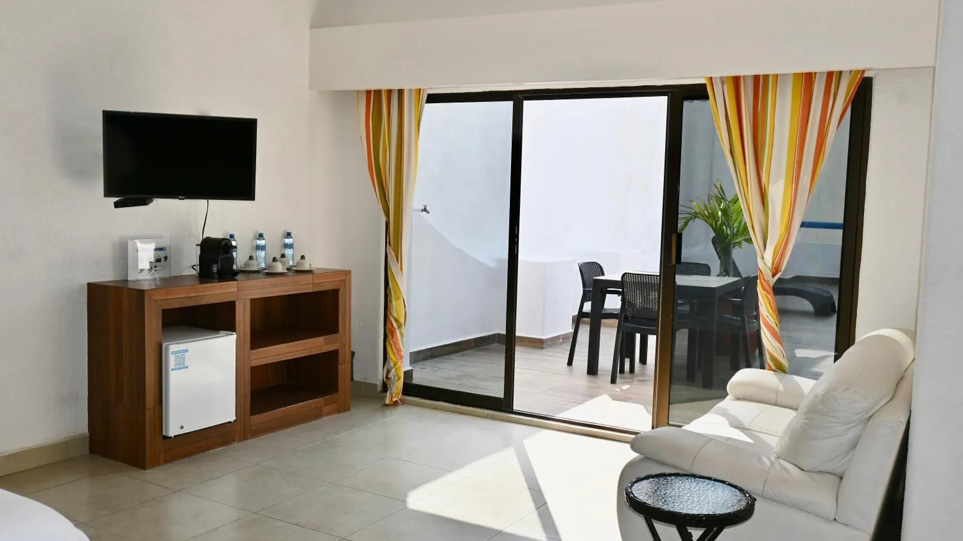 Pelicano Inn Playa Del Carmen - Beachfront Hotel 3*,  Mexico